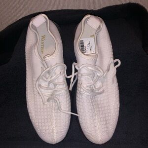 Wmn’s White Knit Lace-Up Sneakers